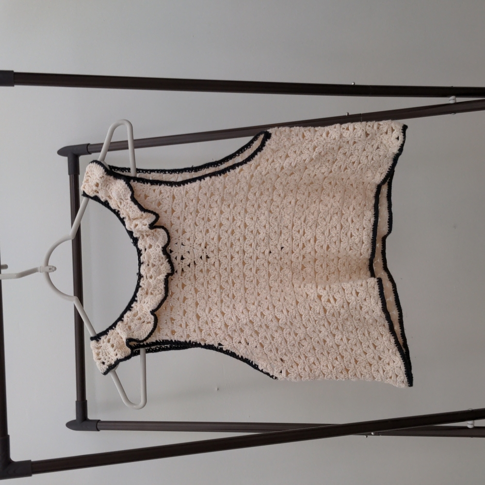 Crochet kimchi blue crop top